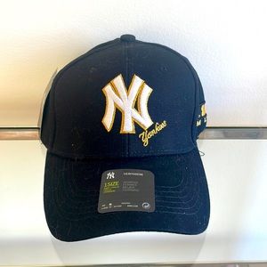NWT New York Yankees Baseball Hat - Black